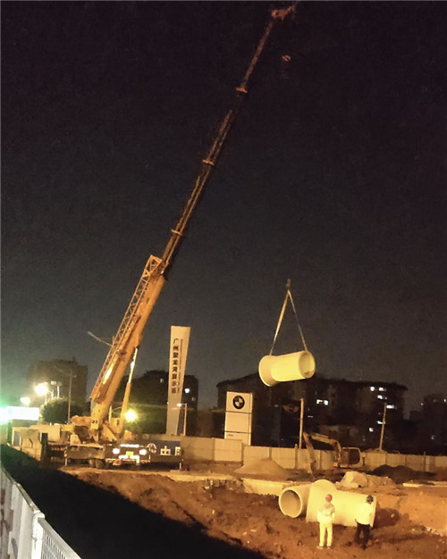 布拖县“弯臂矫正”—— 吊车的 “形变补偿” 技术